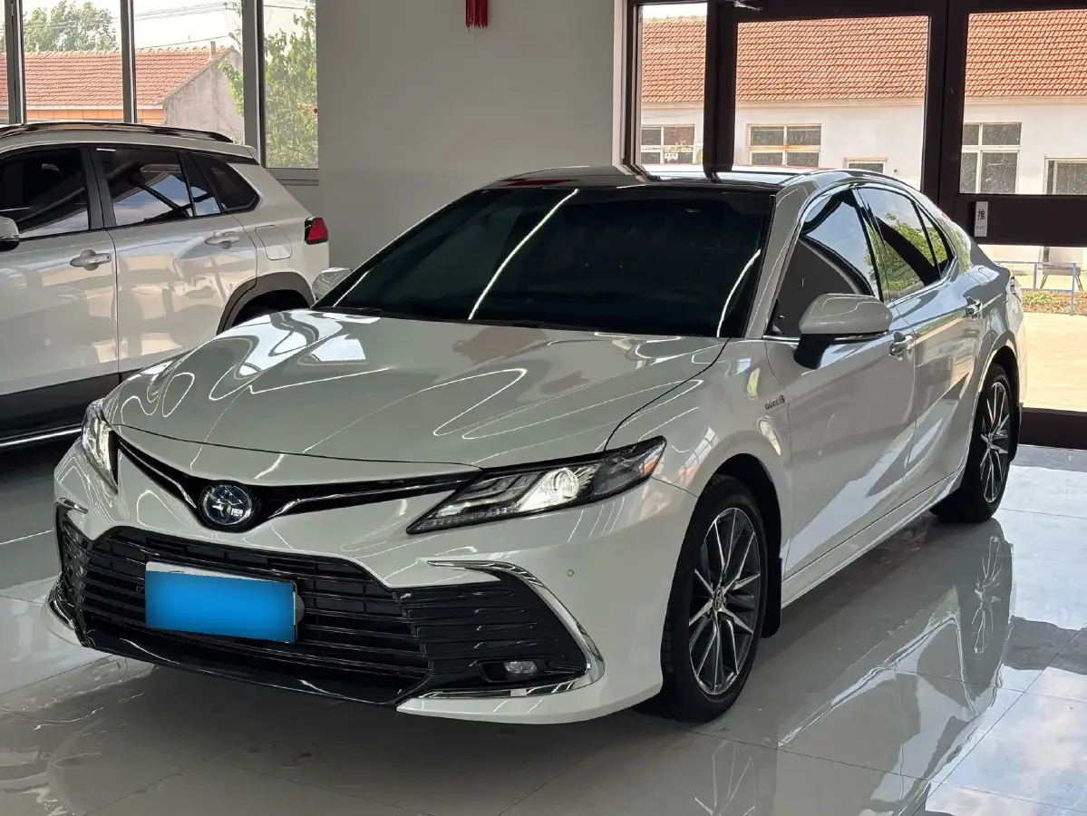 2023 Toyota Camry 2.5L 178HP L4 E-CVT Hybrid
