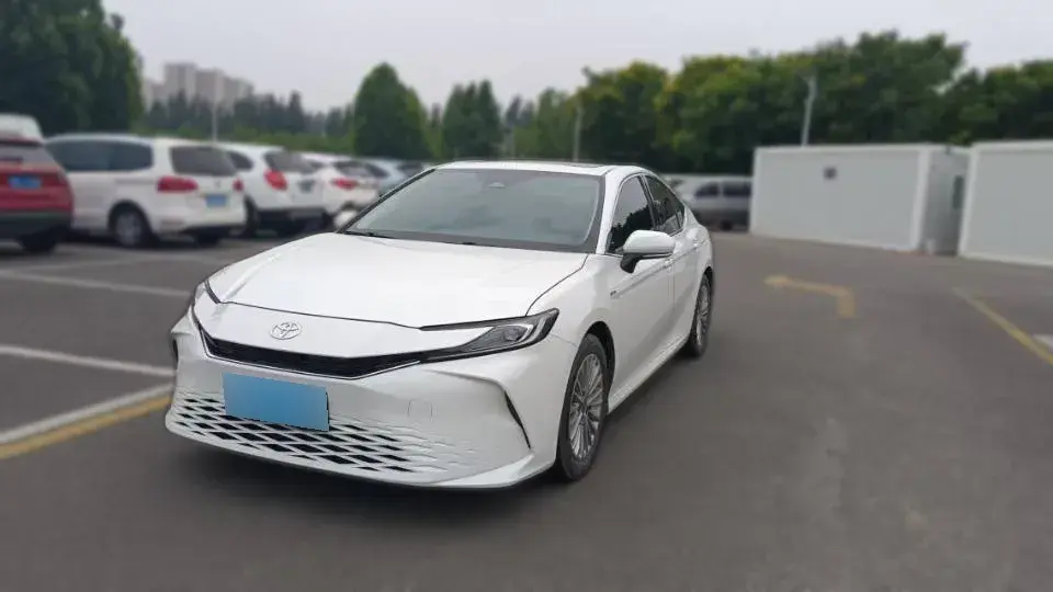 2024 Toyota Camry 2.0L 152HP L4 E-CVT Hybrid
