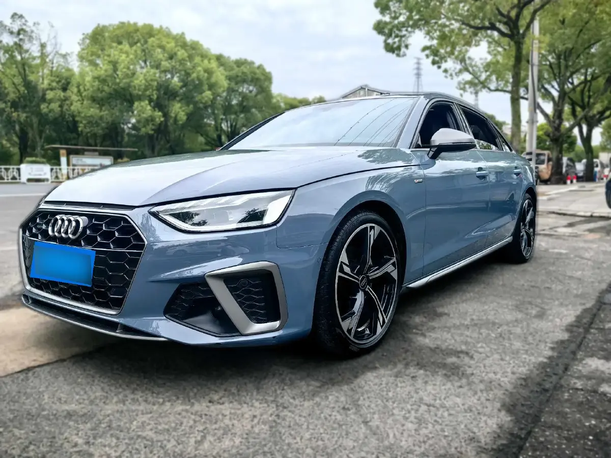 2022 Audi A4L 2.0T 190HP L4 7DCT