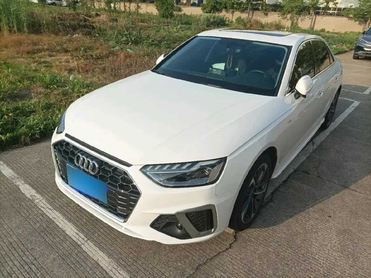 2022 Audi A4L 2.0T 190HP L4 7DCT