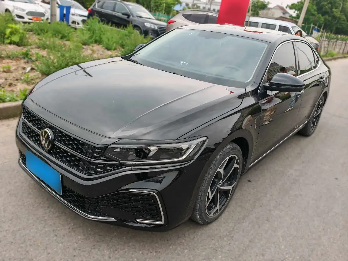 2024 Volkswagen Passat 2.0T 220HP L4 7DCT