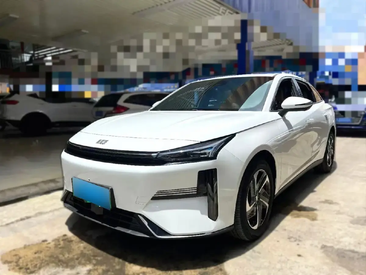 2024 Geely Galaxy L6 1.5T 163HP L4 3DHT PHEV