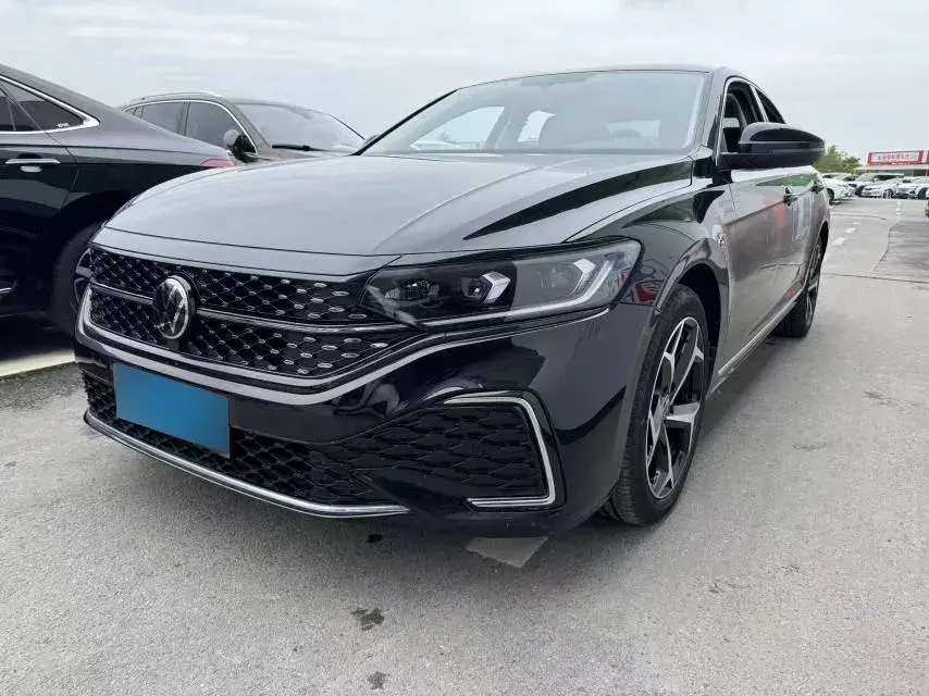 2023 Volkswagen Passat 2.0T 186HP L4 7DCT