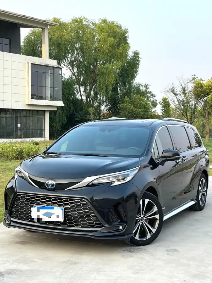 2023 Toyota Granvia 2.5L 189HP L4 E-CVT Hybrid