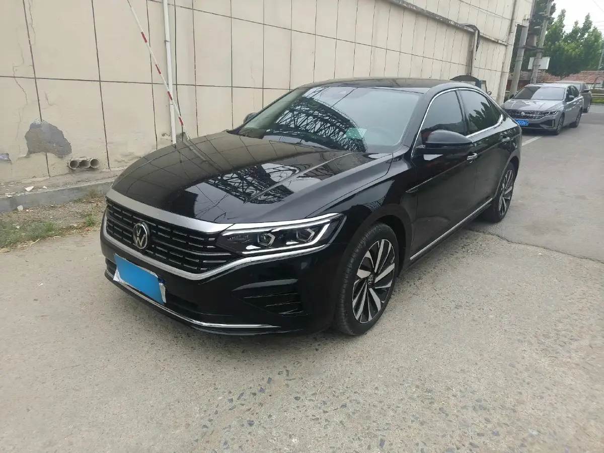 2024 Volkswagen Passat 2.0T 220HP L4 7DCT