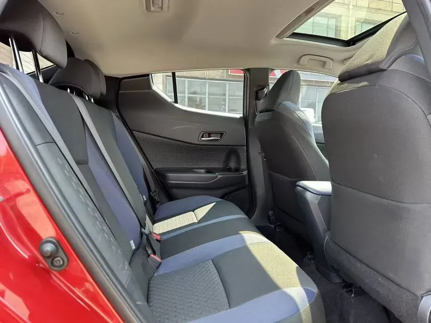 2020 Toyota C-HR 2.0L 171HP L4 CVT,autocango,china used car exporter,china ev exporter,chinese used car exporter,chinese used ev exporter