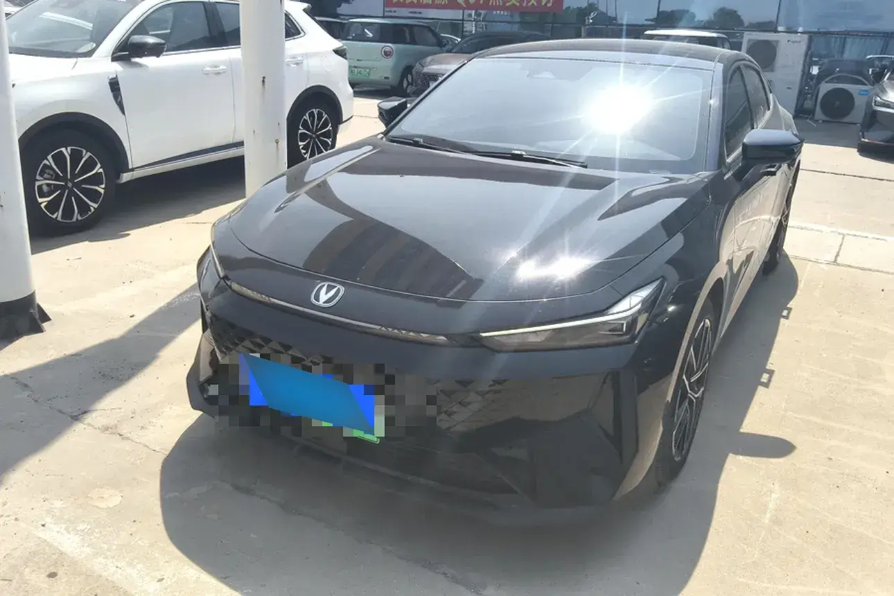 2024 ChangAn UNI-V iDD 1.5L 110HP L4 E-CVT PHEV 18.99KWH