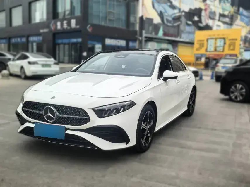 2022 Mercedes-Benz A Class 1.3T 163HP L4 7DCT