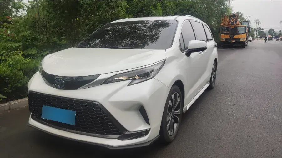 2023 Toyota Granvia 2.5L 189HP L4 E-CVT Hybrid