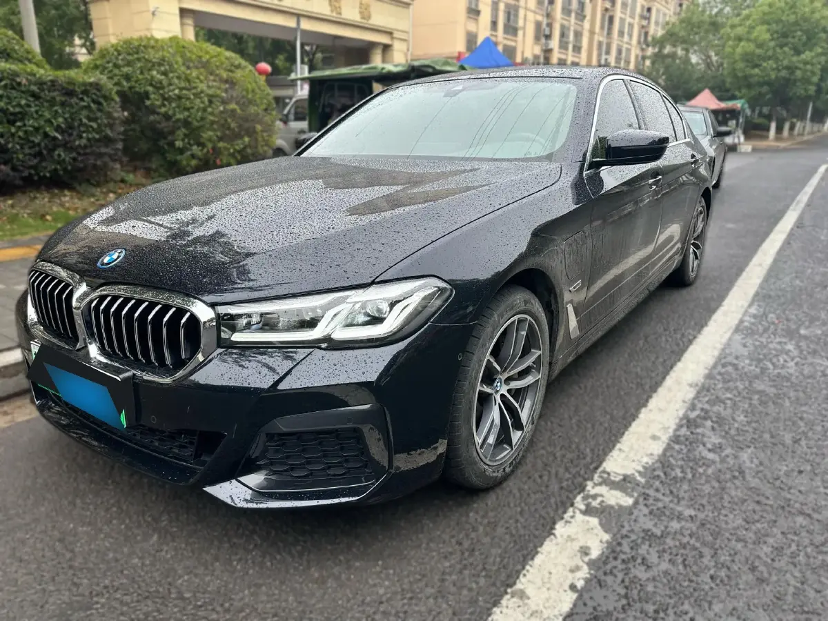 2022 BMW 5 Series 2.0T 184HP L4 8AT PHEV 17.7KWH