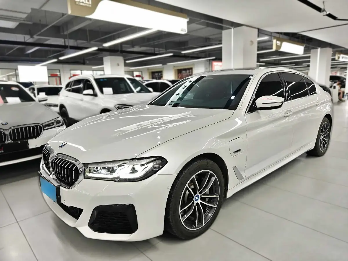 2022 BMW 5 Series 2.0T 184HP L4 8AT PHEV 17.7KWH