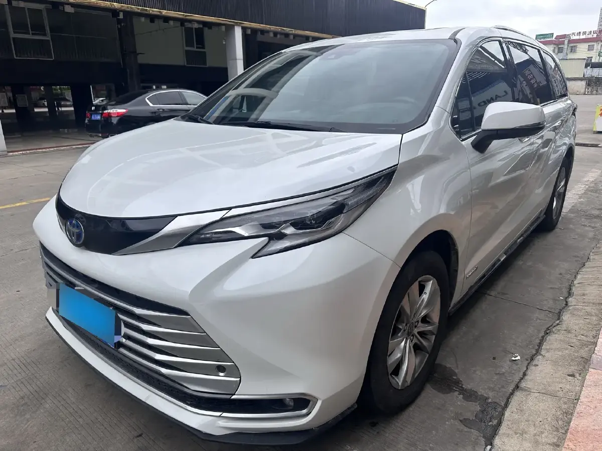 2021 Toyota Sienna 2.5L 192HP L4 E-CVT Hybrid