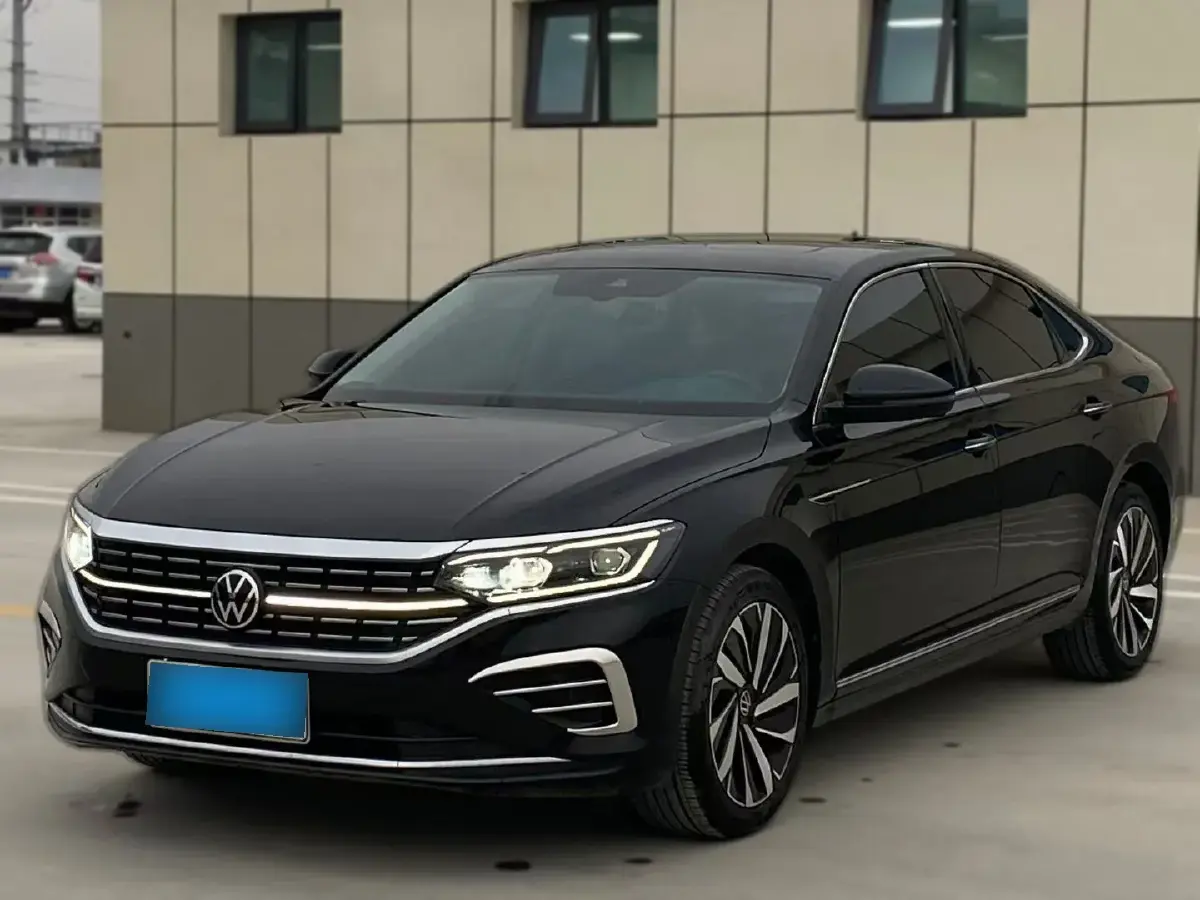 2022 Volkswagen Passat 2.0T 186HP L4 7DCT