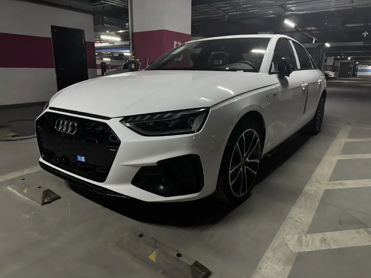 2025 Audi A4L 2.0T 190HP L4 7DCT