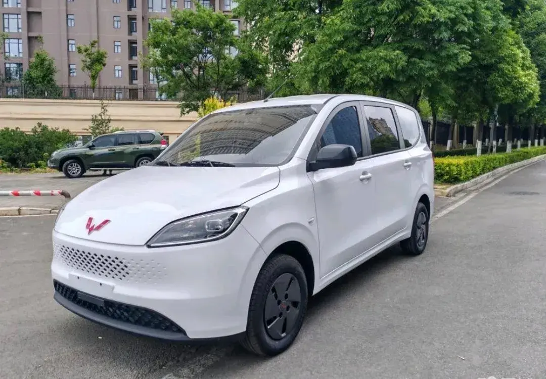 2025 WuLing HongGuang New Energy REEV 99HP REEV