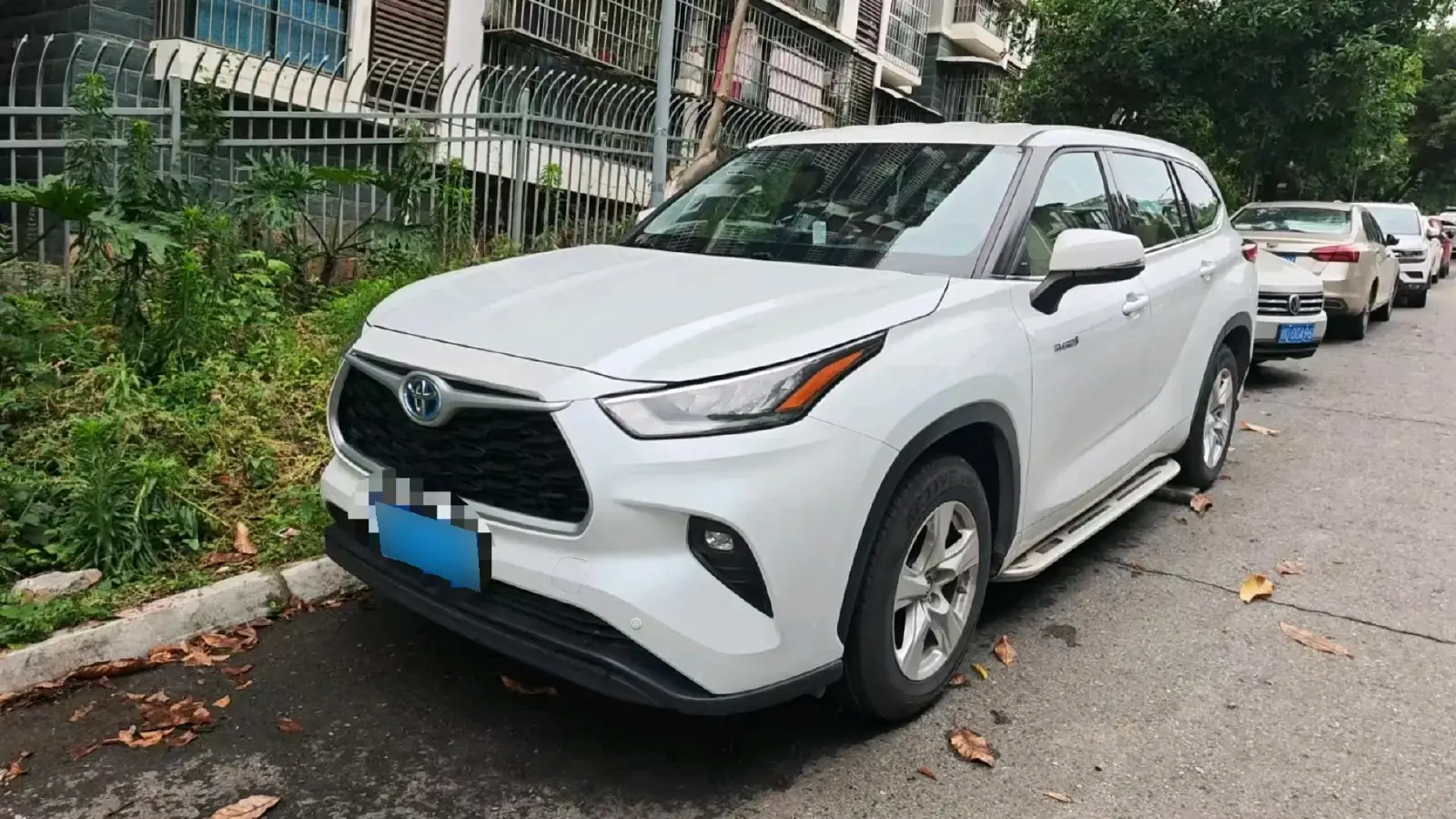 2022 Toyota Highlander 2.5L 192HP L4 E-CVT Hybrid