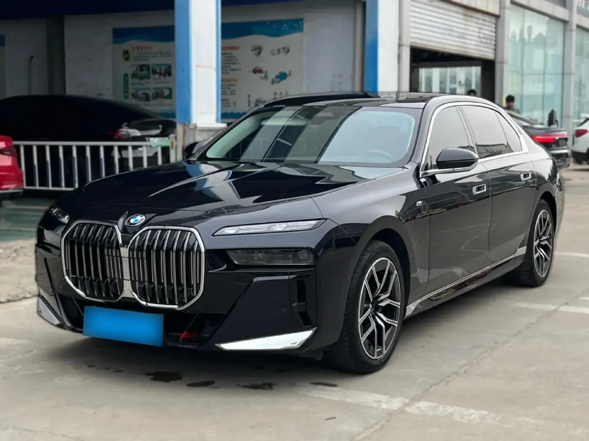 2023 BMW 7 Series 3.0T 272HP L6 8AT