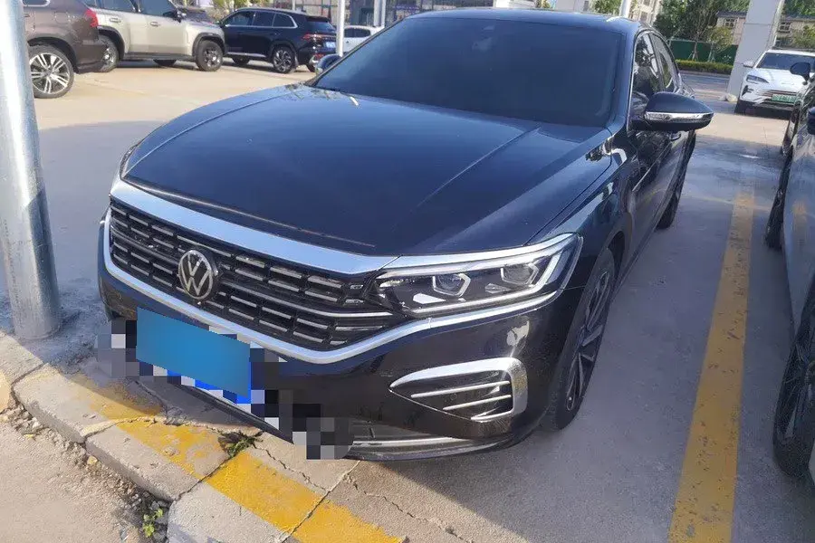 2023 Volkswagen Passat 2.0T 220HP L4 7DCT