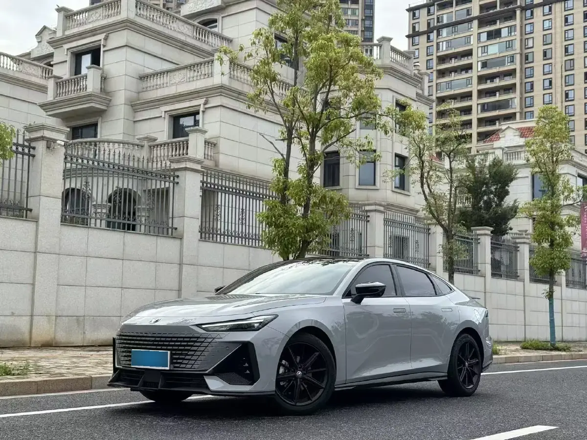 2022 ChangAn UNI-V 1.5T 188HP L4 7DCT