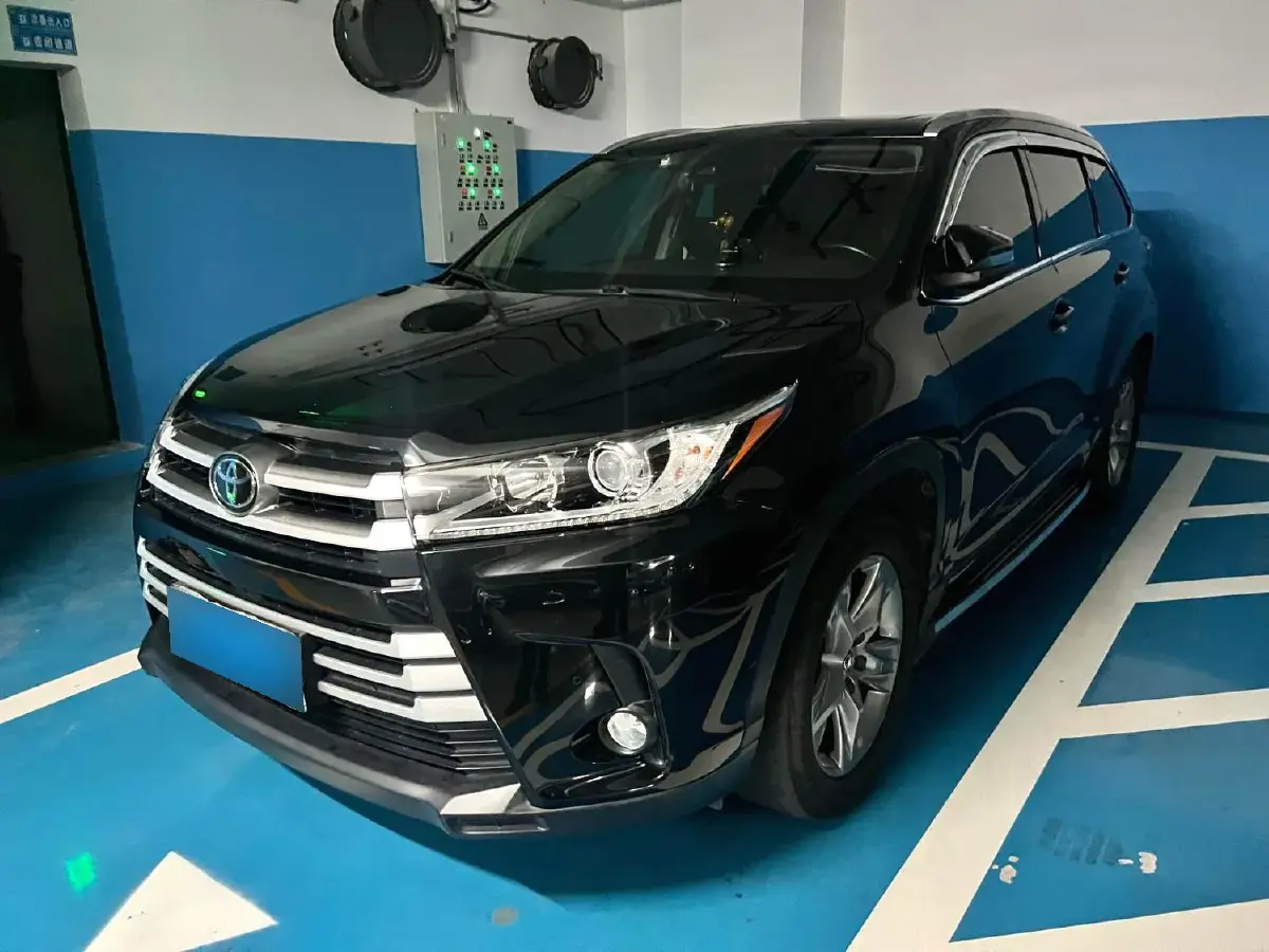 2024 Toyota Camry 2.0L 152HP L4 E-CVT Hybrid