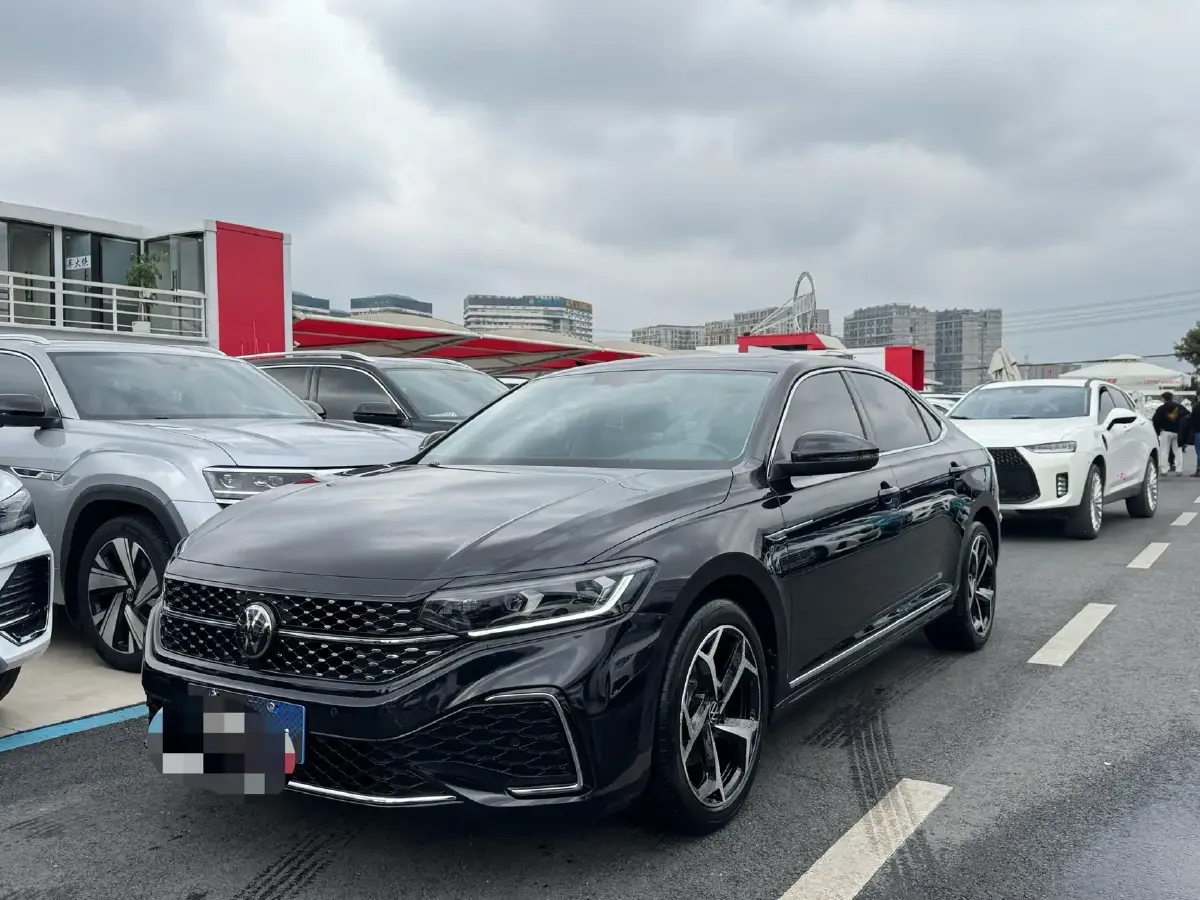 2023 Volkswagen Passat 2.0T 186HP L4 7DCT