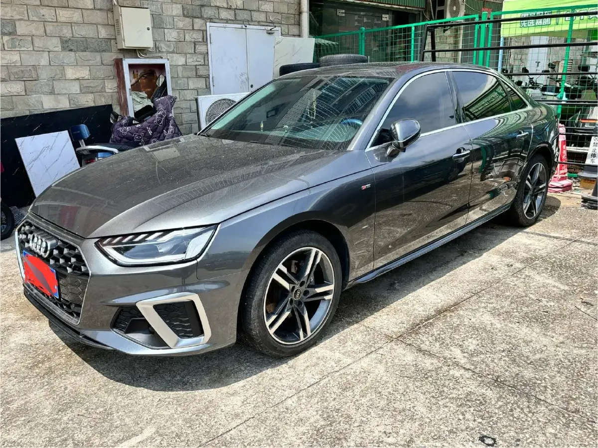 2022 Audi A4L 2.0T 190HP L4 7DCT