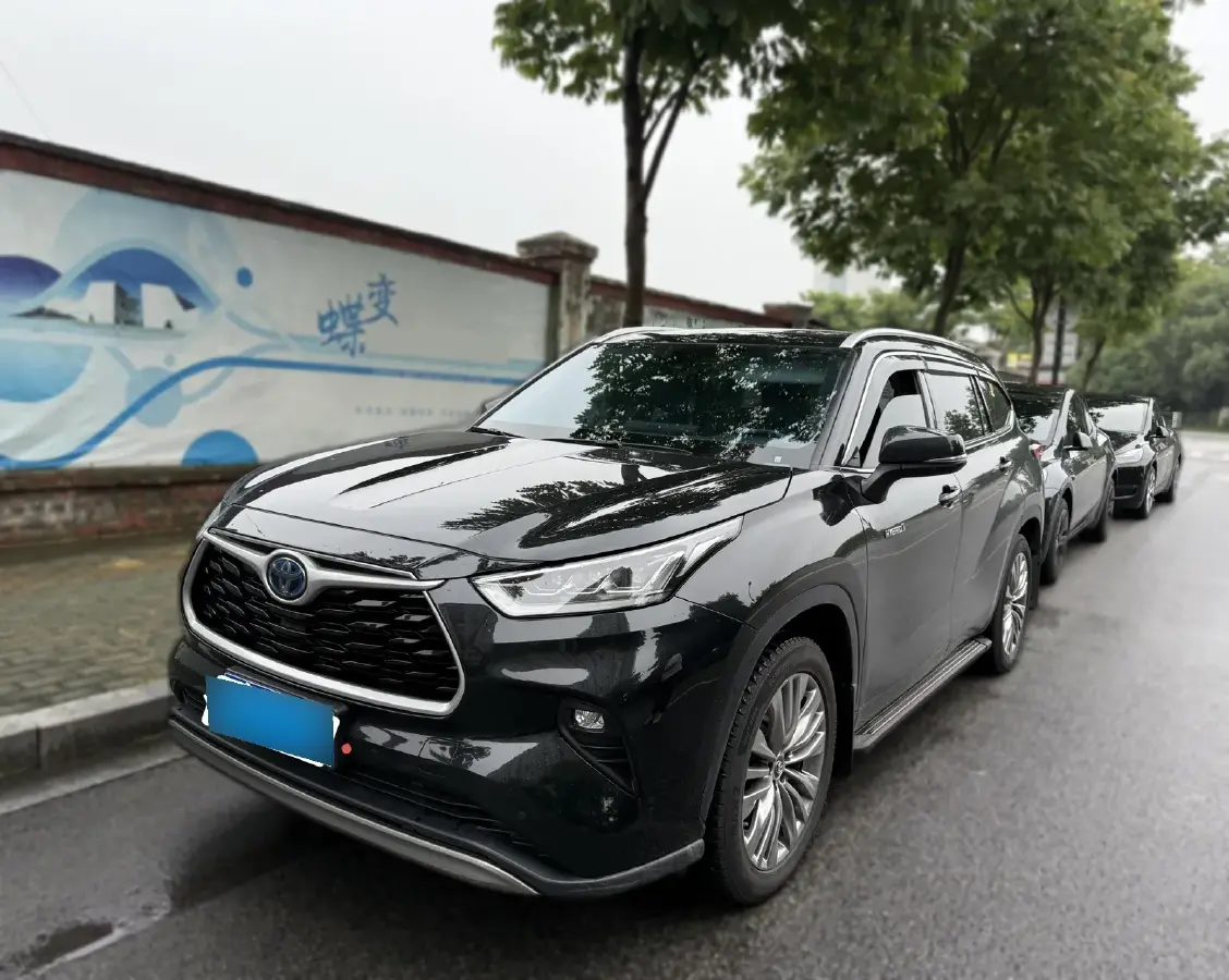 2022 Toyota Highlander 2.5L 192HP L4 E-CVT Hybrid