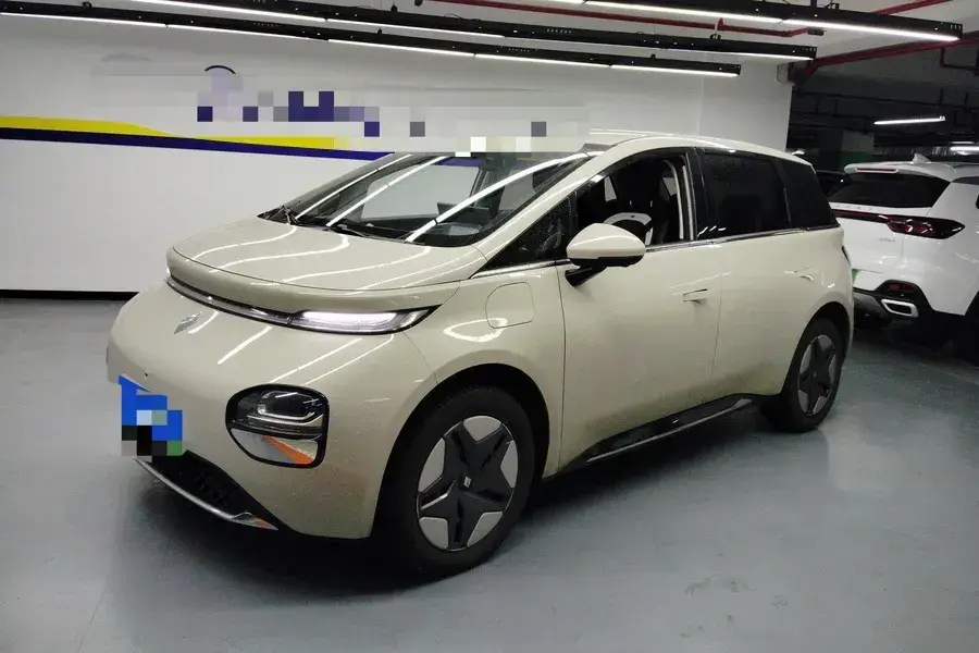 2023 BaoJun Cloud BEV 37.9KWH