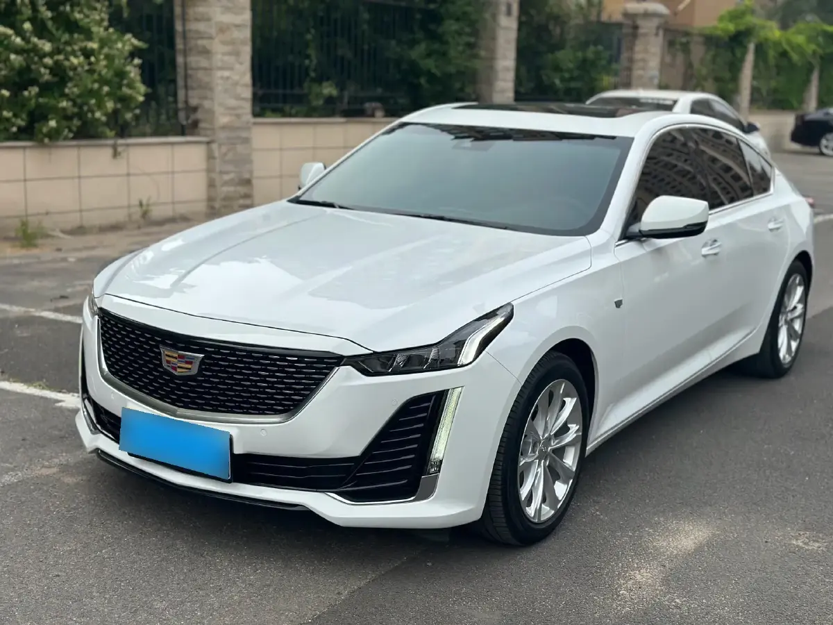 2022 Cadillac CT5 2.0T 237HP L4 10AT