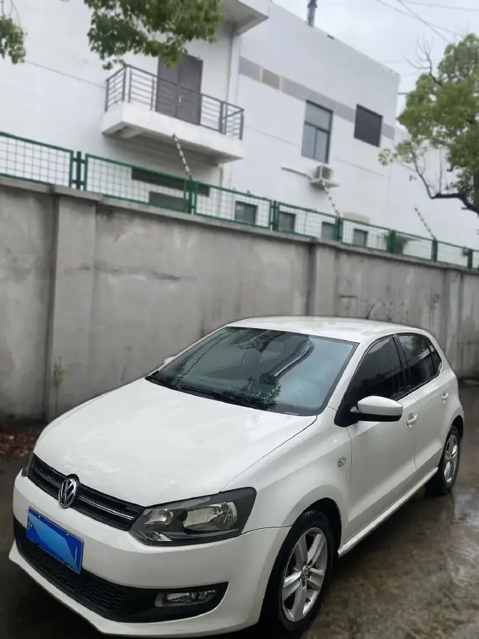 2011 Volkswagen Polo 1.4L 86HP L4 6AT