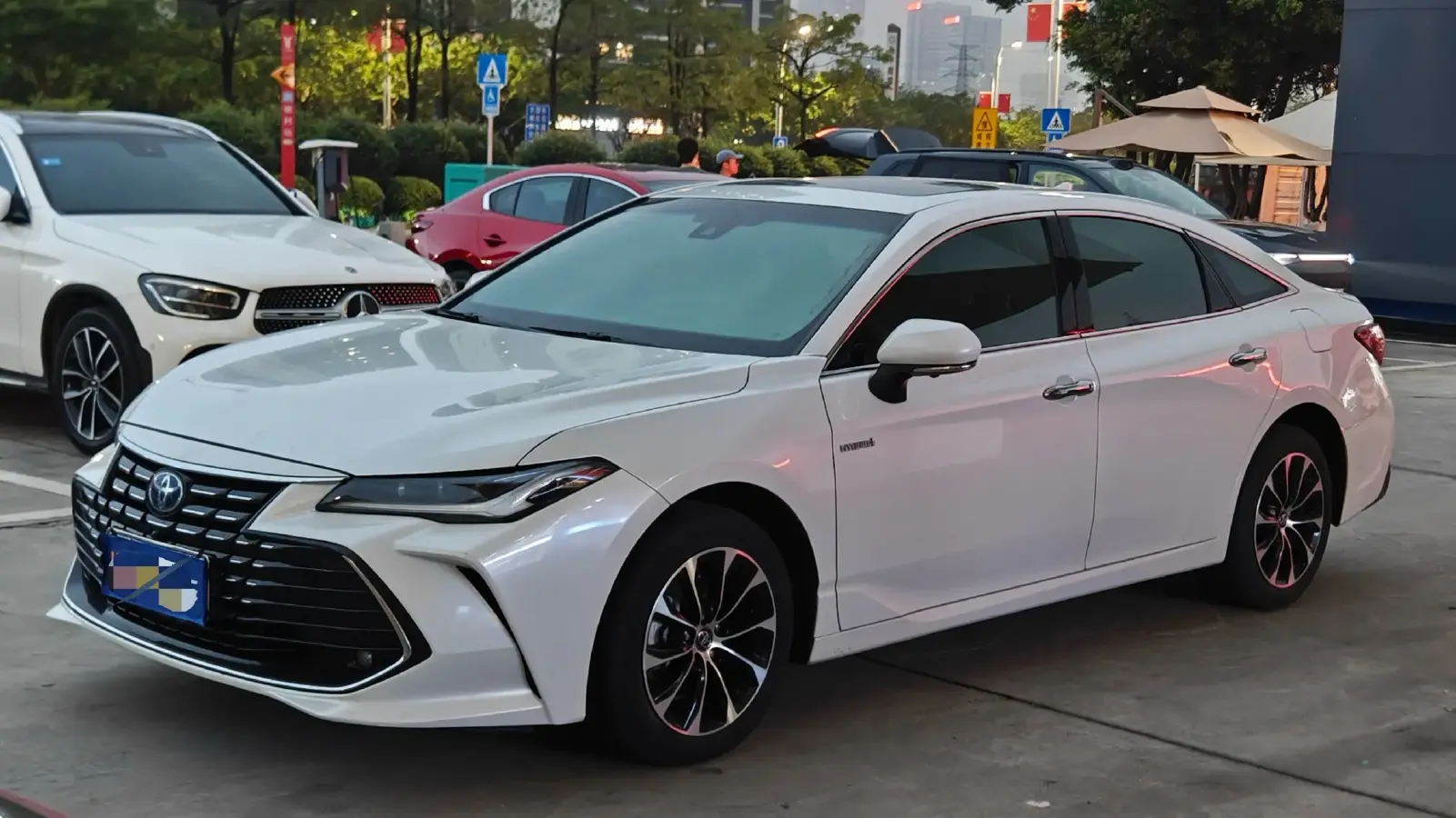 2022 Toyota Avalon 2.5L 178HP L4 E-CVT Hybrid