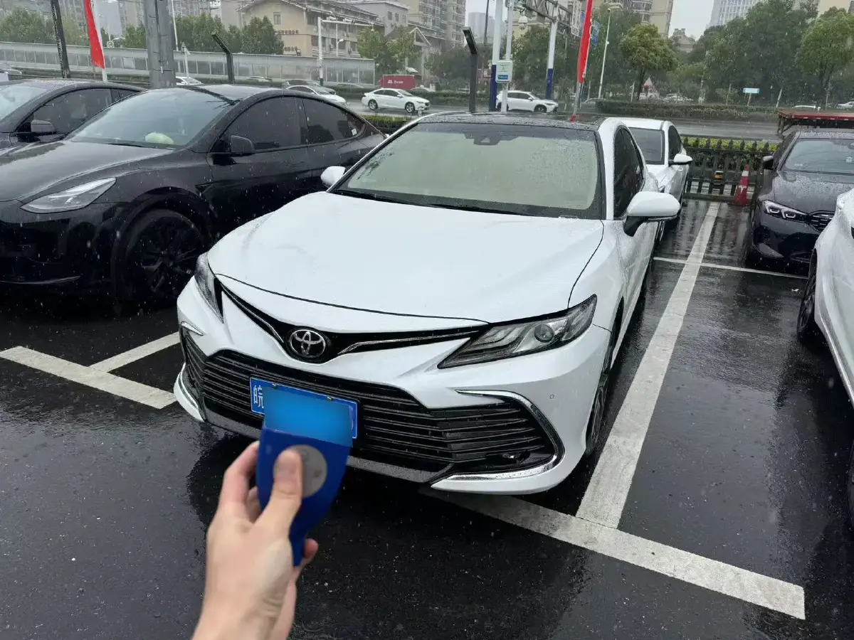 2021 Toyota Camry 2.5L 209HP L4 8AT