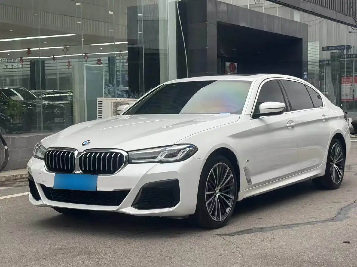 2022 BMW 5 Series 2.0T 252HP L4 8AT