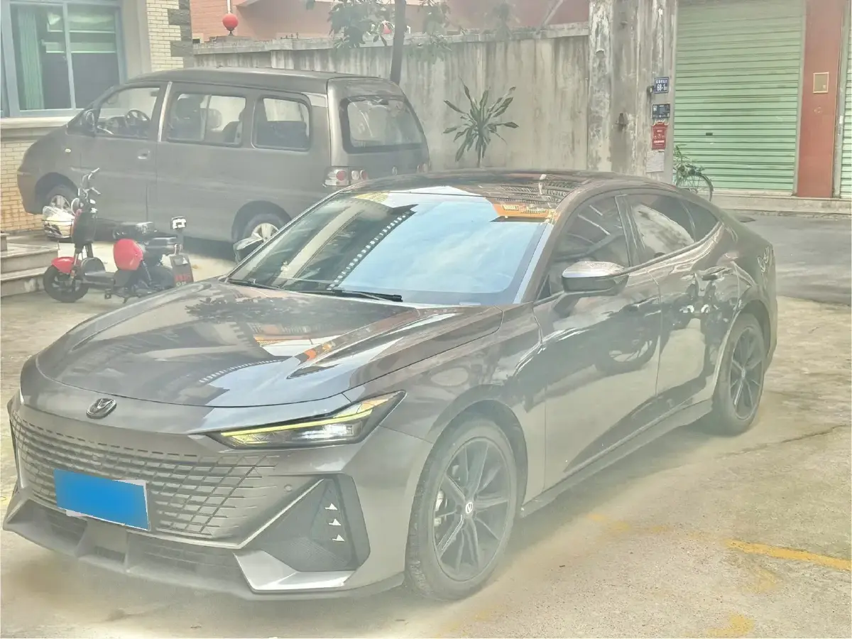 2022 ChangAn UNI-V 1.5T 188HP L4 7DCT