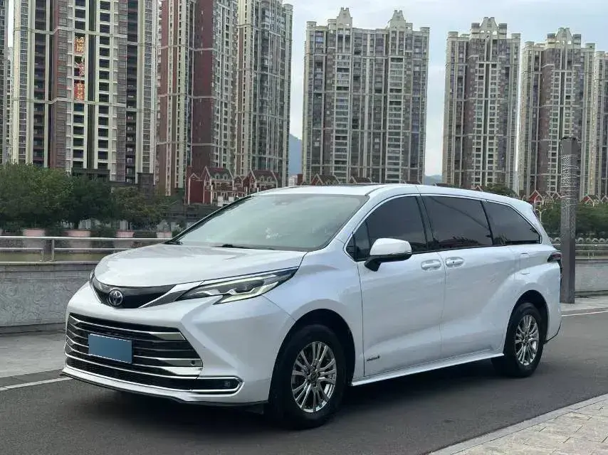2021 Toyota Sienna 2.5L 192HP L4 E-CVT Hybrid