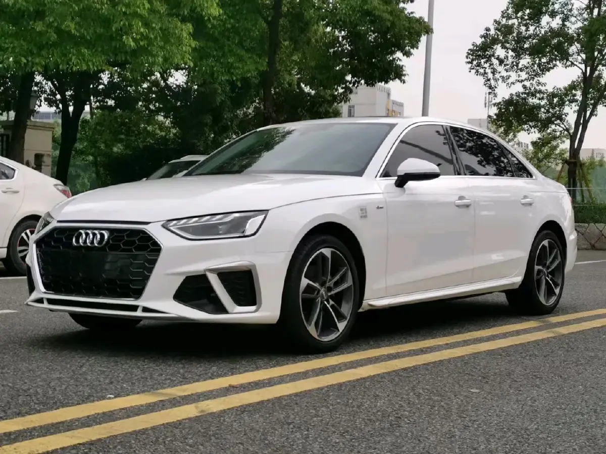 2022 Audi A4L 2.0T 190HP L4 7DCT