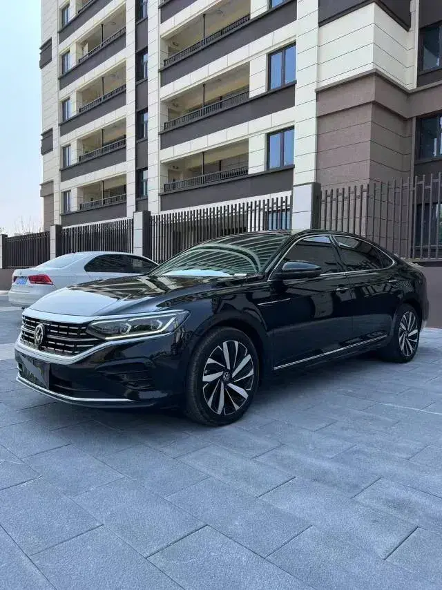 2023 Volkswagen Passat 2.0T 186HP L4 7DCT