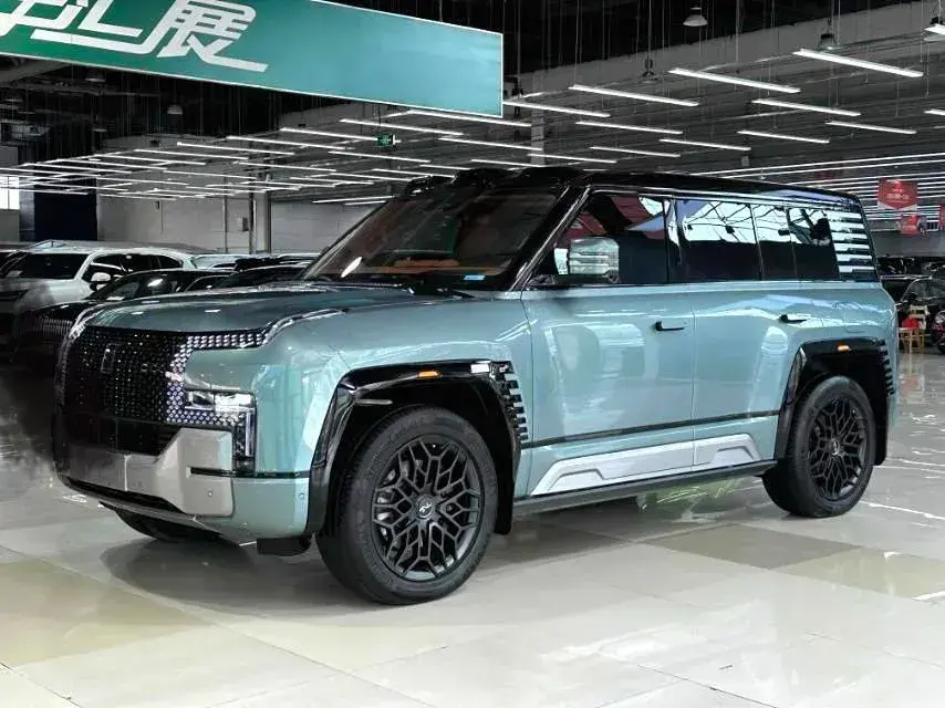 2023 YangWang U8 2.0T 272HP L4 REEV 49.05KWH