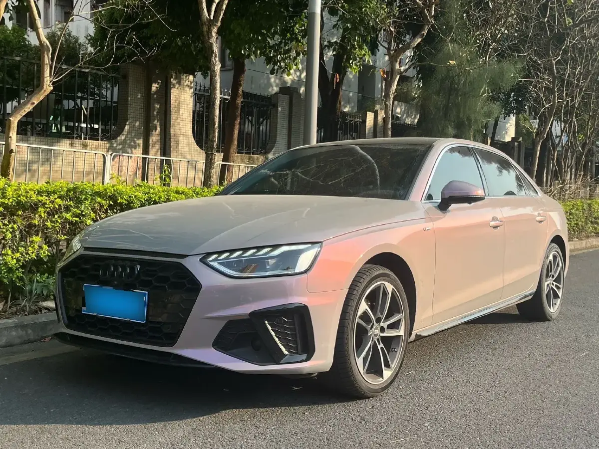 2022 Audi A4L 2.0T 190HP L4 7DCT