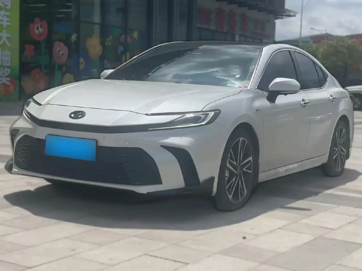 2024 Toyota Camry 2.0L 152HP L4 E-CVT Hybrid