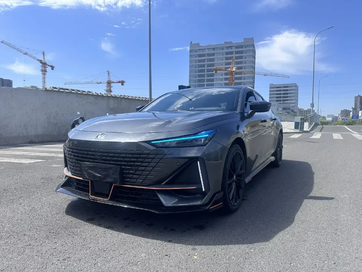 2022 ChangAn UNI-V 1.5T 188HP L4 7DCT 2022 ChangAn UNI-V 1.5T 188HP L4 7DCT