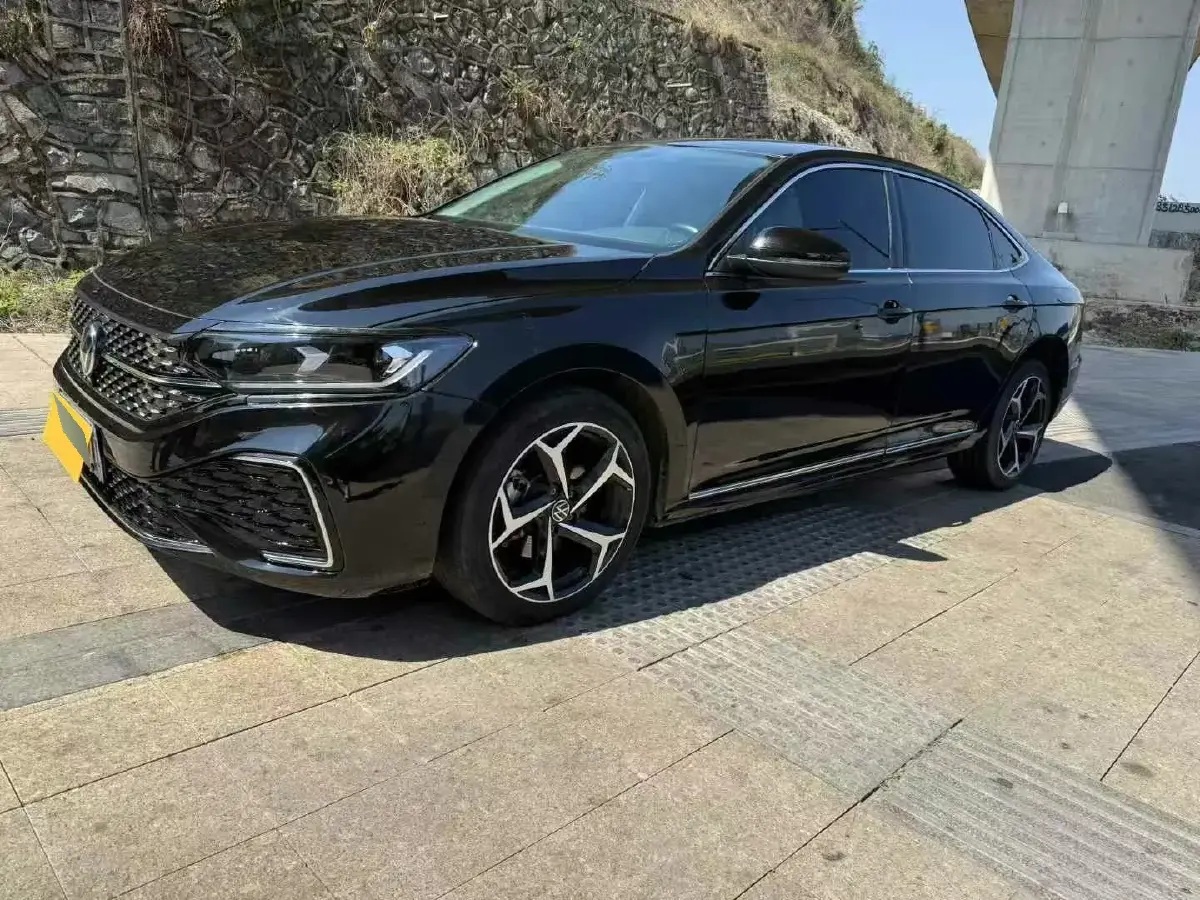 2024 Volkswagen Passat 2.0T 186HP L4 7DCT