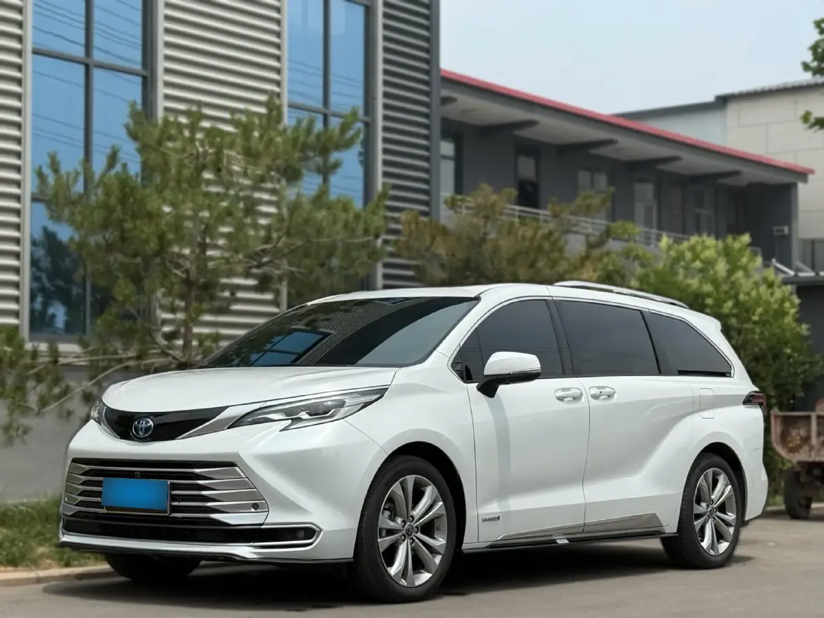 2021 Toyota Sienna 2.5L 192HP L4 E-CVT Hybrid