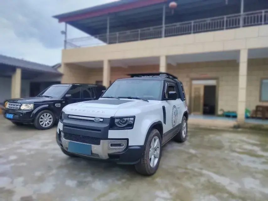 2022 Land Rover Defender 2.0T 300HP L4 8AT