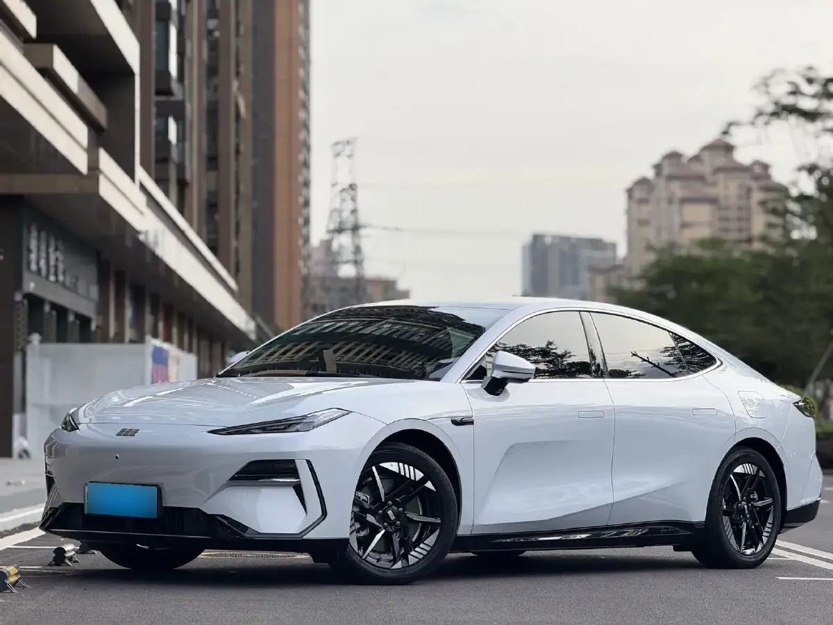 2024 Geely Galaxy E8 BEV 62KWH