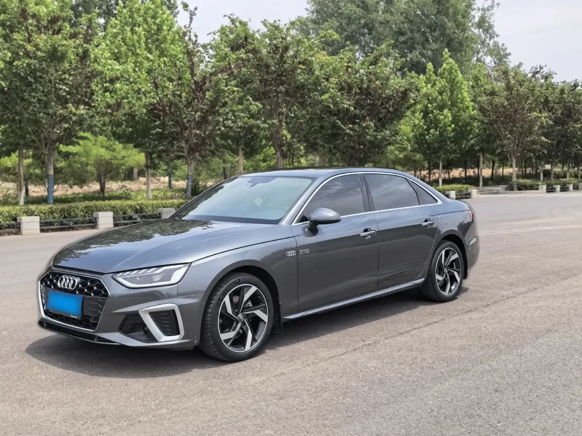 2022 Audi A4L 2.0T 190HP L4 7DCT