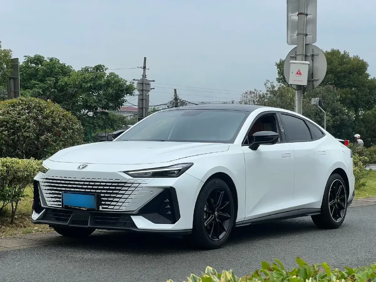 2023 ChangAn UNI-V 1.5T 188HP L4 7DCT