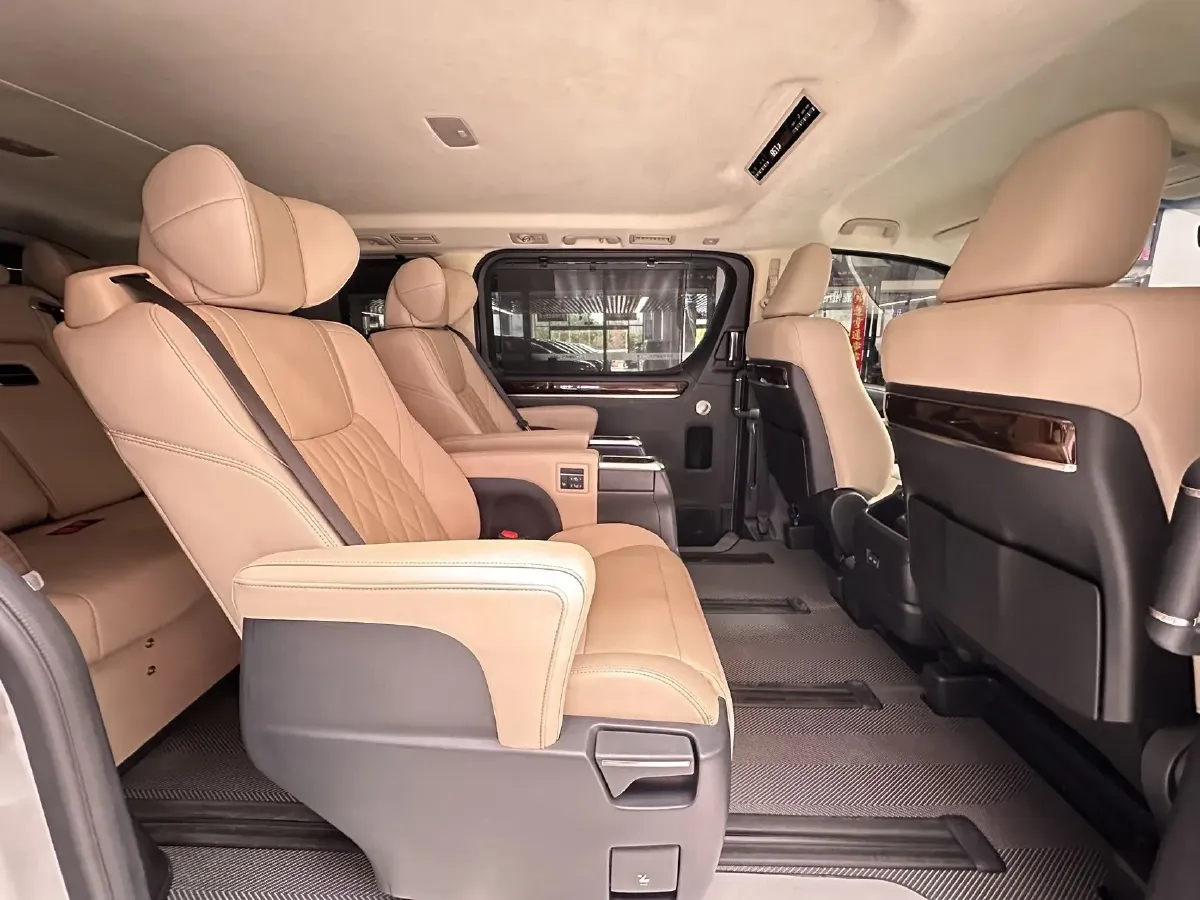 2015 Higer H6C 2.8T 143HP L4 5MT,autocango,china used car exporter,china ev exporter,chinese used car exporter,chinese used ev exporter