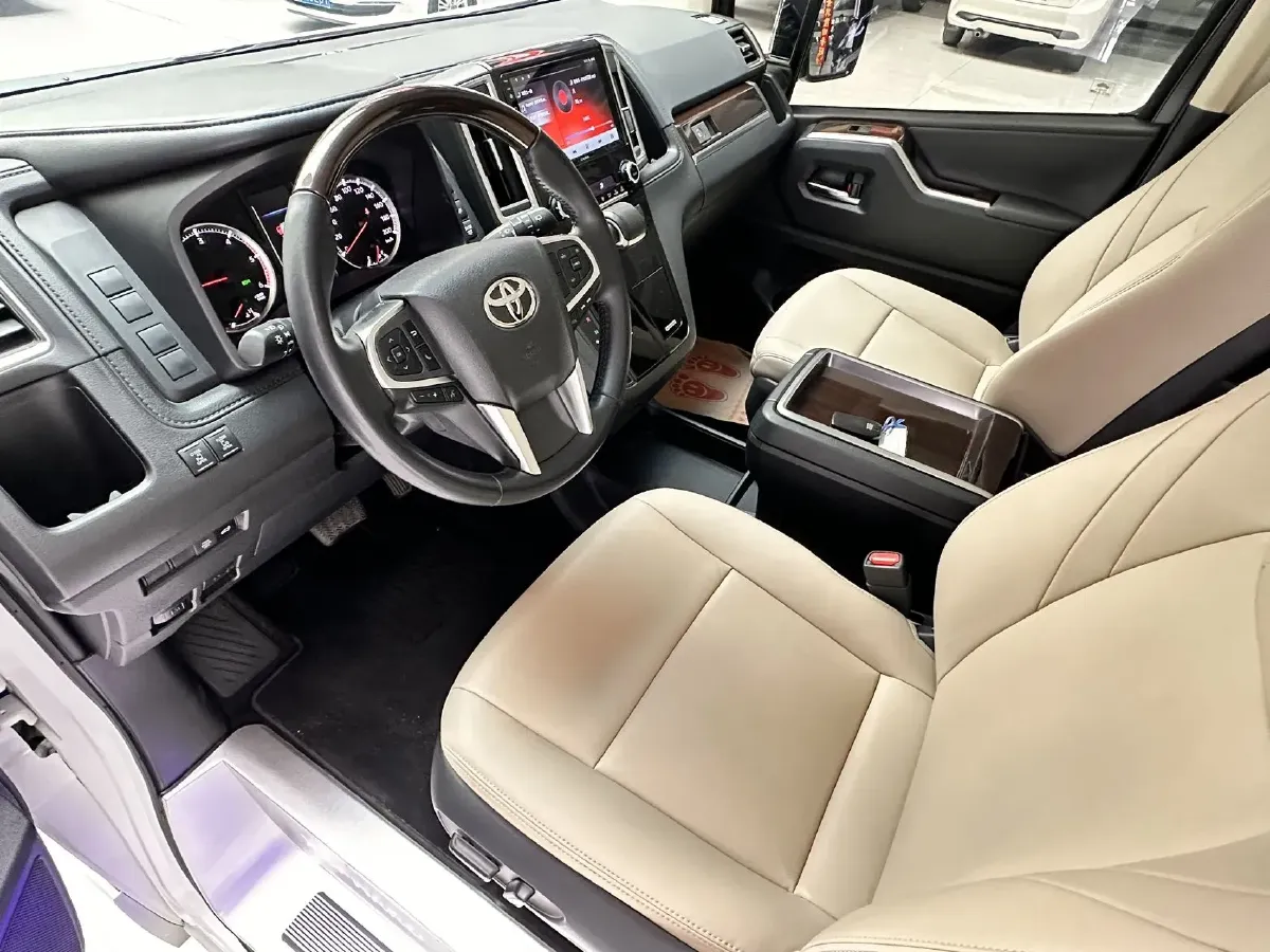 2015 Higer H6C 2.8T 143HP L4 5MT,autocango,china used car exporter,china ev exporter,chinese used car exporter,chinese used ev exporter