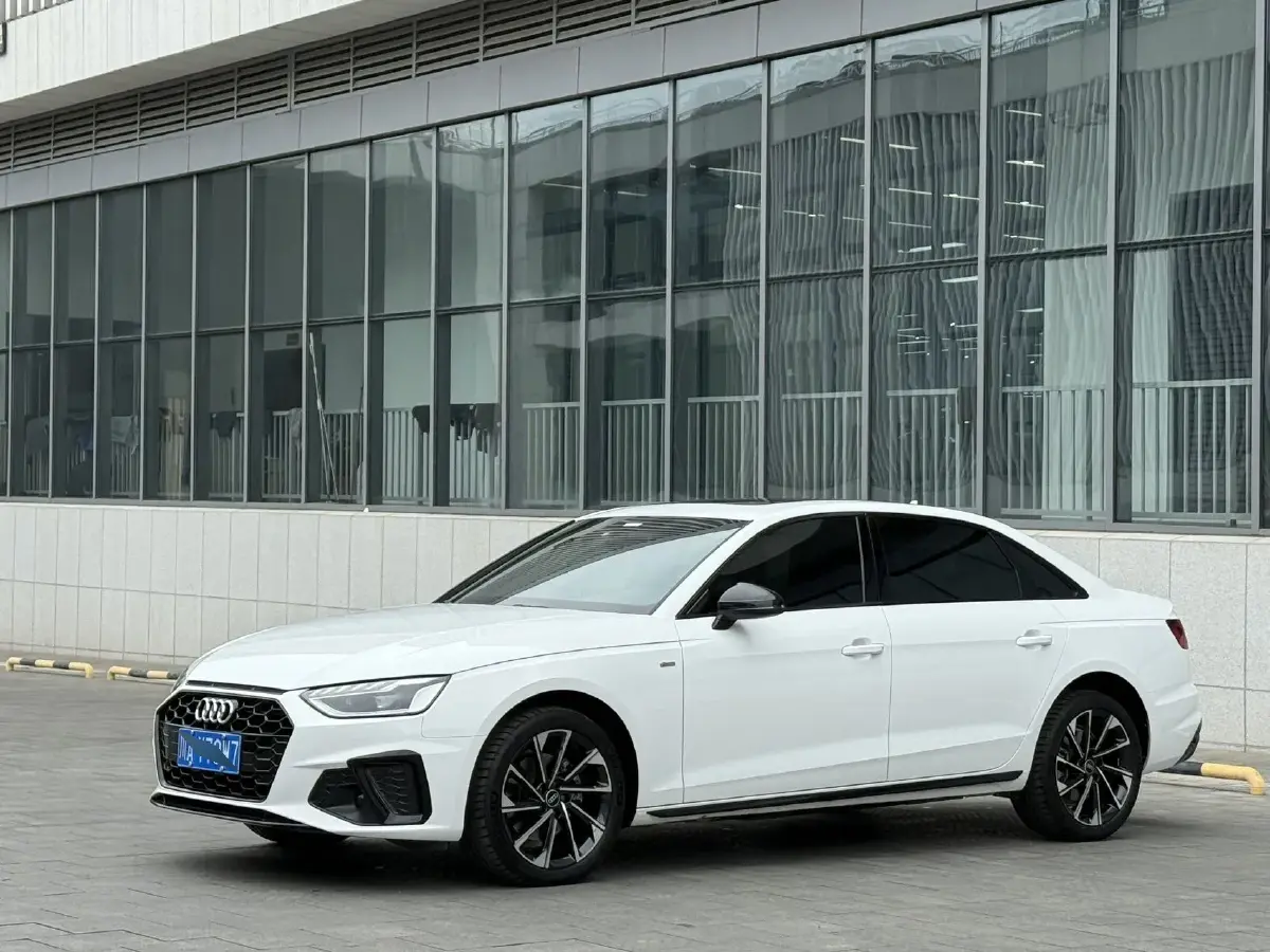 2023 Audi A4L 2.0T 190HP L4 7DCT